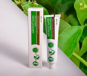 Kafrový krém na bolest svalů, akné i proleženiny. Kafrový krém: Váš univerzální přírodní pomocník. Kafrový krém je tradiční přírodní přípravek, který přináší rychlou úlevu od bolesti a podporuje zdraví pokožky. V našem krému najdete vysoký obsah účinného kafru, který jej činí mimořádně efektivním.