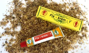 Náš příběh nebo jak s námi šel čas. Od snu k realitě: Příběh Fix-krému. Každý velký příběh začíná jedinou myšlenkou. Pro nás to byl sen našeho zakladatele, Elemíra Kellnera (1919-2013), který před Něžnou revolucí hledal řešení na vlastní zdravotní problémy.