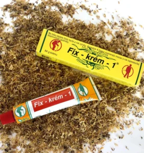 Unsere Geschichte oder wie die Zeit mit uns verging. Vom Traum zur Realität: Die Geschichte von Fix-krém. Jede große Geschichte beginnt mit einer einzigen Idee. Für uns war es der Traum unseres Gründers, Elemír Kellner (1919-2013), der vor der Sanften Revolution nach einer Lösung für seine eigenen Gesundheitsprobleme suchte.